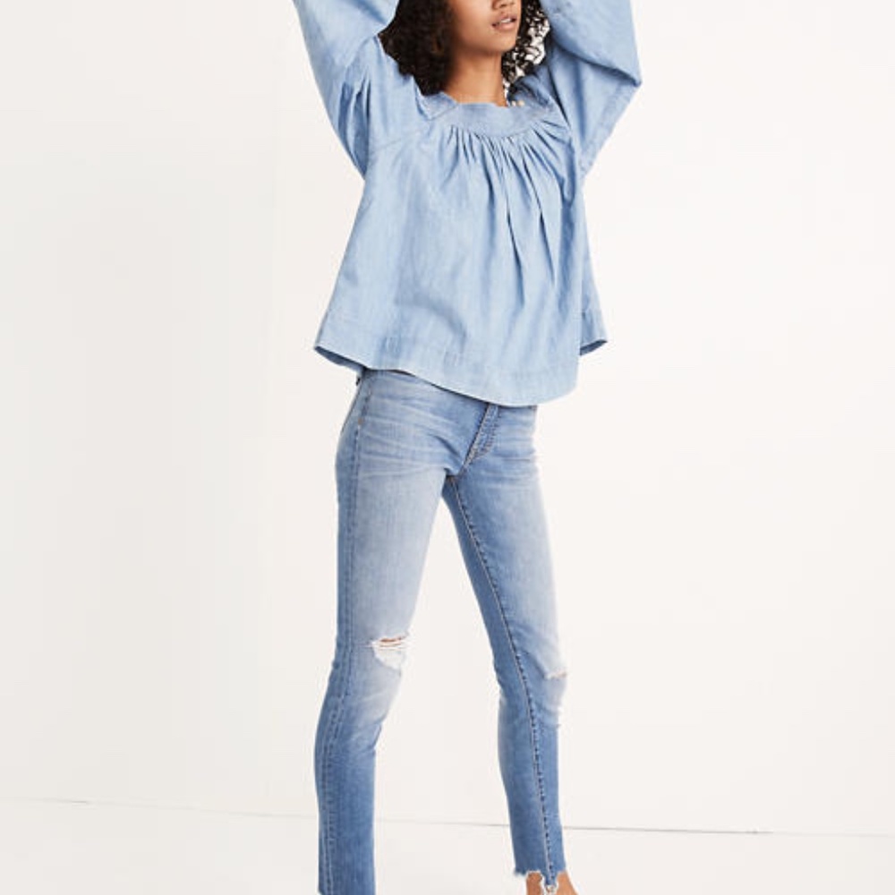9" Mid-Rise Skinny Jeans in Frankie Wash Torn-Knee - Picture 4 of 4